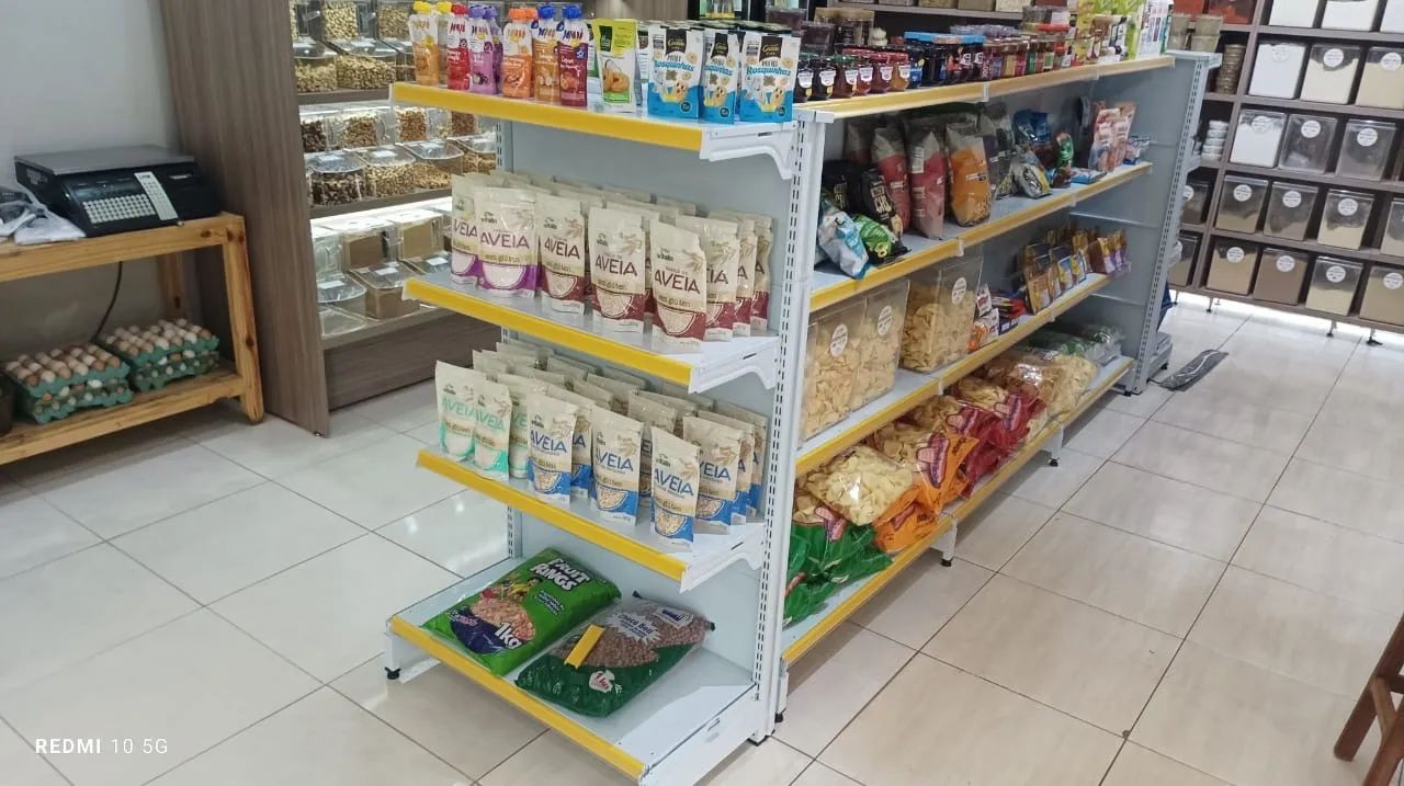 Gôndolas para supermercado em ótimo estado