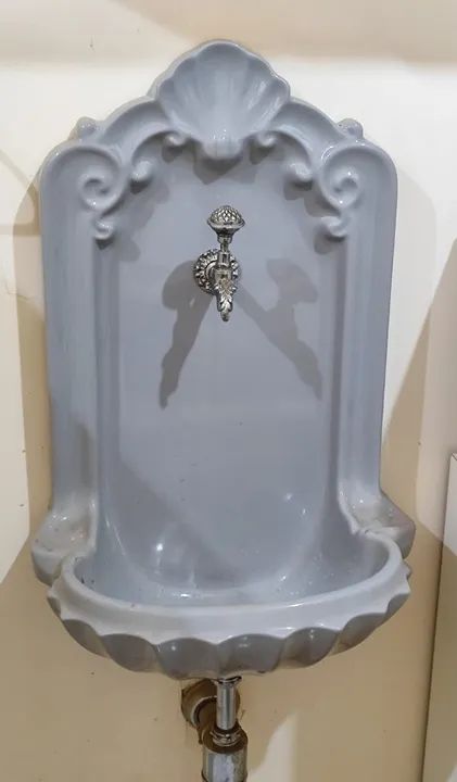 Lavatório antigo modelo oratório - acompanha torneira