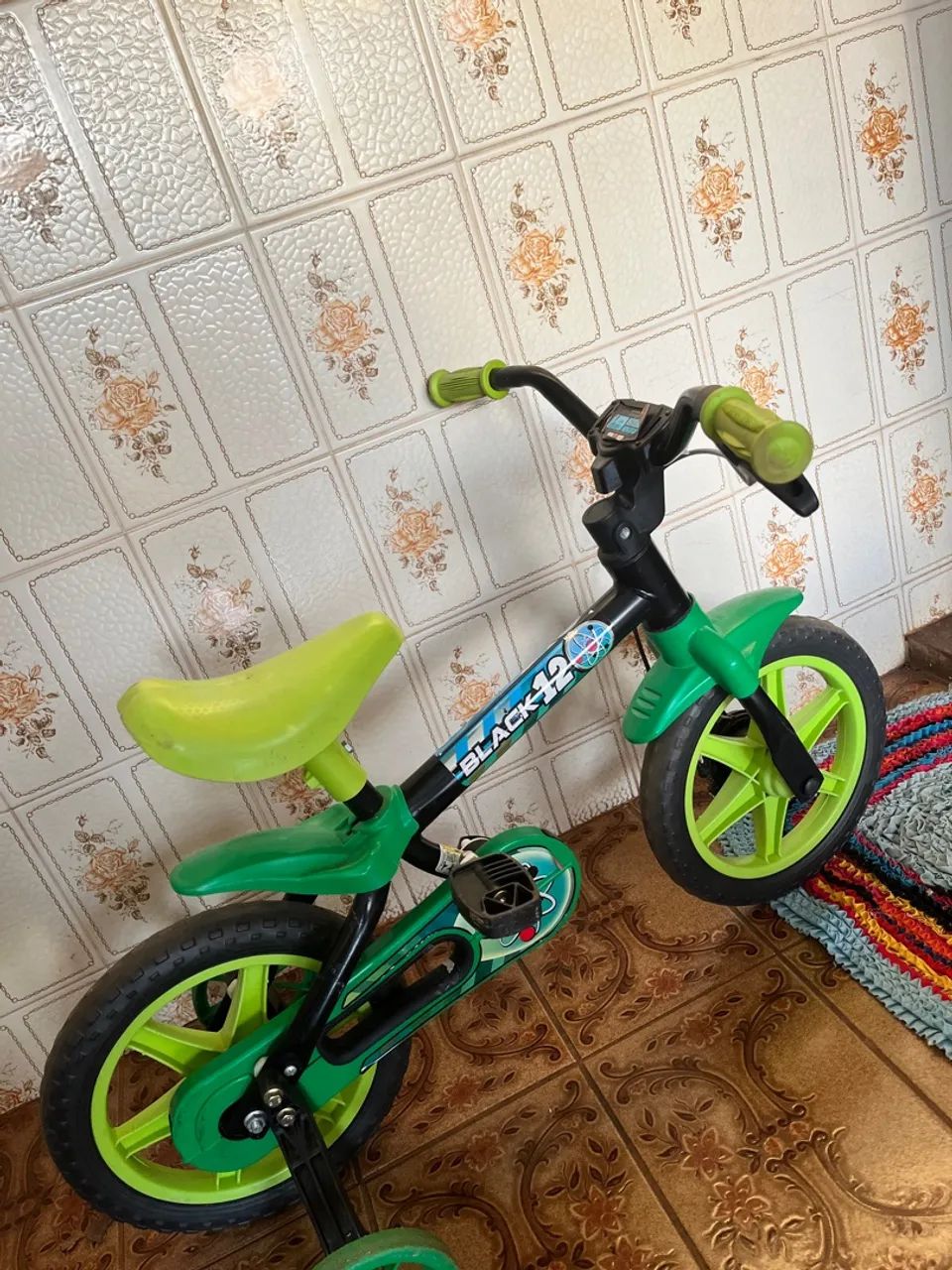 Bicicleta infantil aro 12 EXCELENTE ESTADO - Foto 2