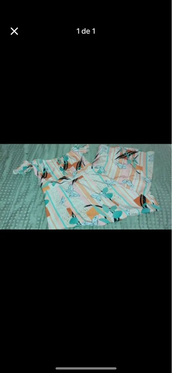 Vestido estampado com detalhes charmosos