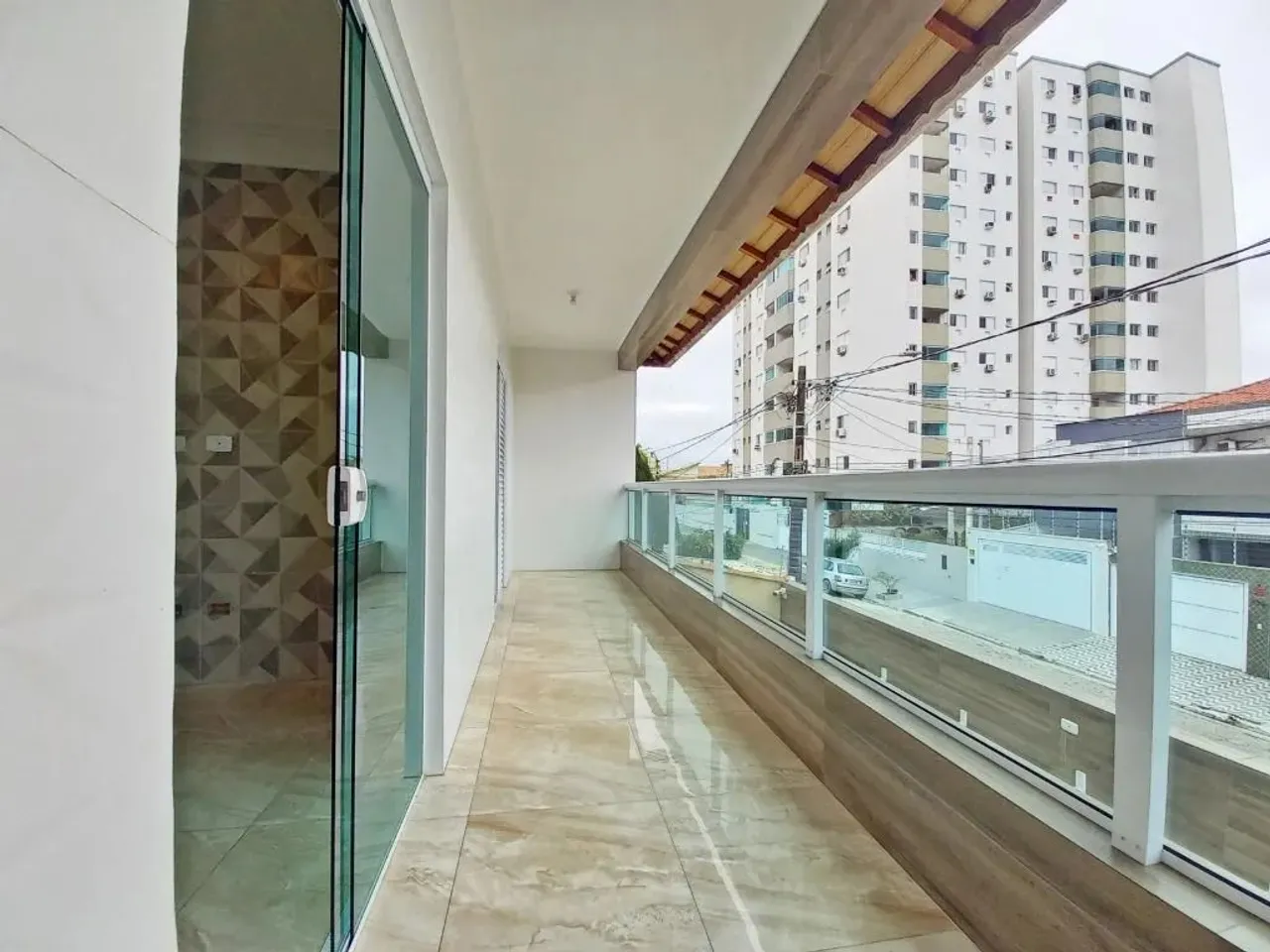 LOCAÇÃO DEFINITIVA, CASA DE CONDOMÍNIO, 3 Dormitórios, na Guilhermina - Praia Grande - SP