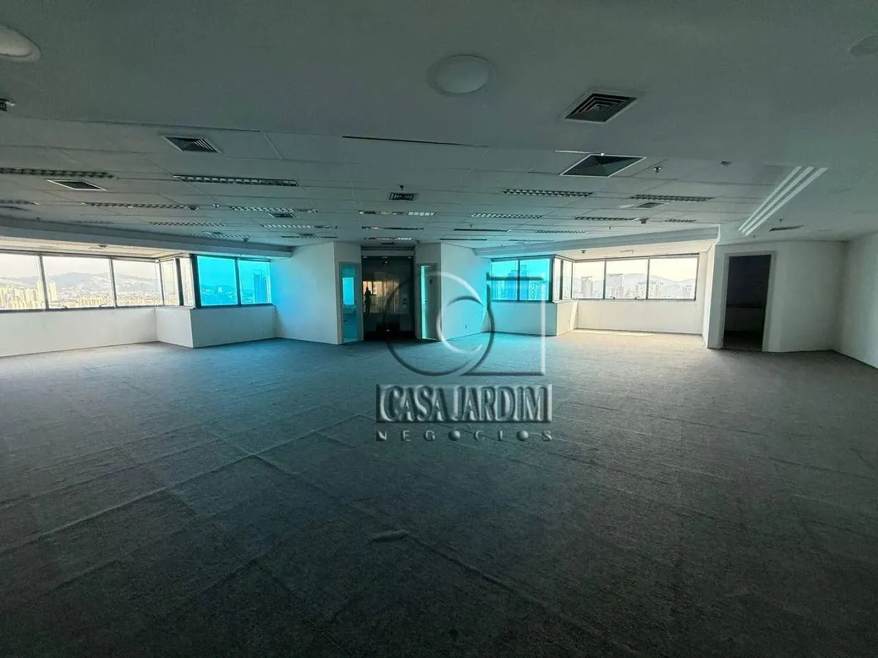 Sala para alugar, 201 m² por R$ 9.364/mês - Edifício Crystal Tower - Barueri/SP