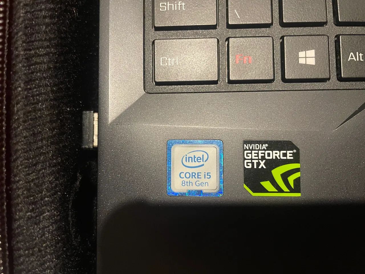 Notebook Gamer E500 8ª Intel Core i5 8GB Geforce - 1TB Tela Full HD