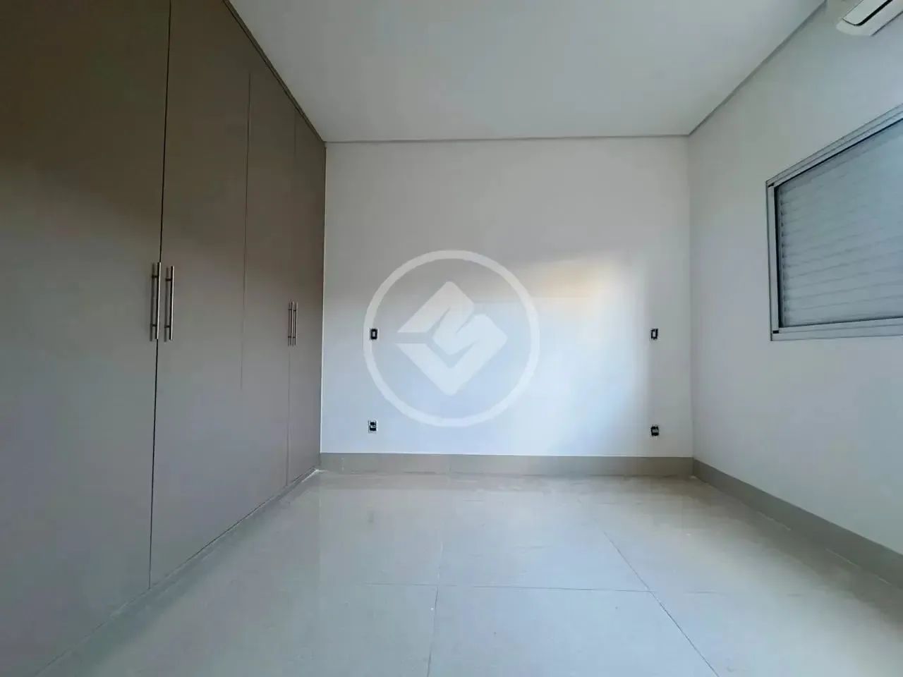 # Aluga-se casa no Condomínio Primor das Torres , com 03 suítes, móveis planejados em todo - Foto 2