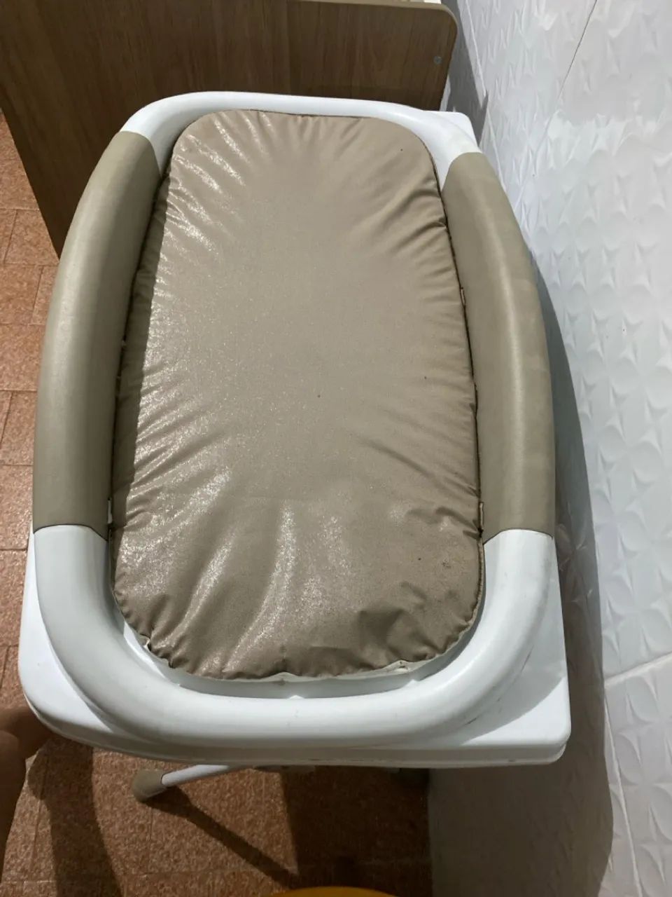 Banheira com trocador + brinquedo musical 