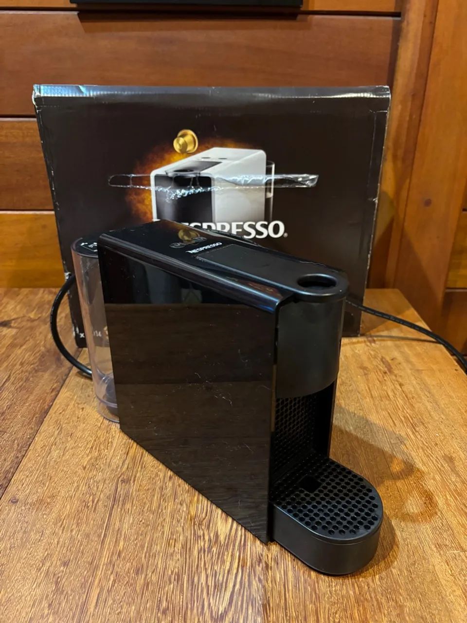 Máquina de Café Nespresso Essenzia Mini