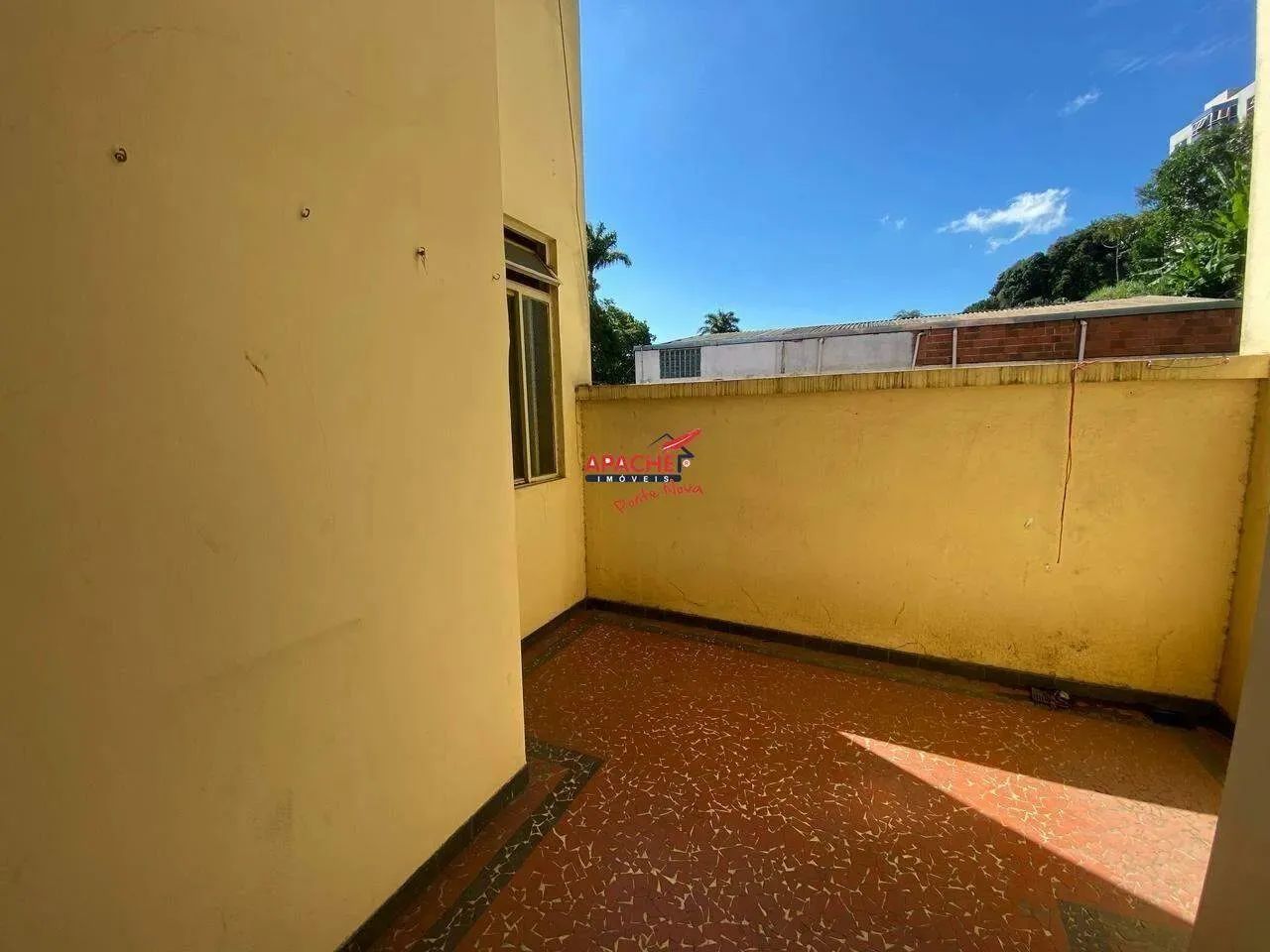 Casa ampla à venda no Centro de Ponte Nova - Foto 2