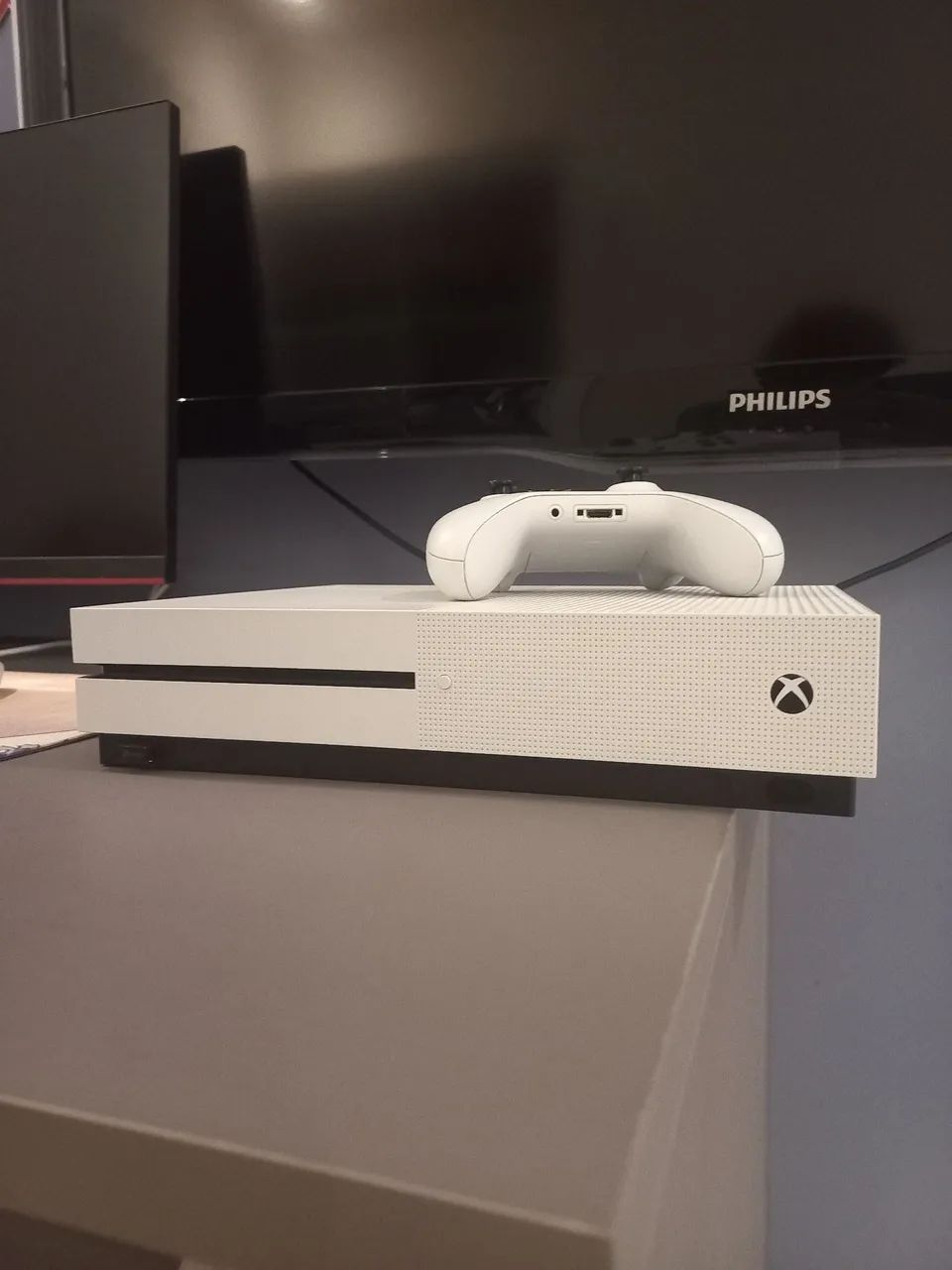 XBOX ONE S, 1tb, 1 controle +jogo MAFIA 3 (com caixa)