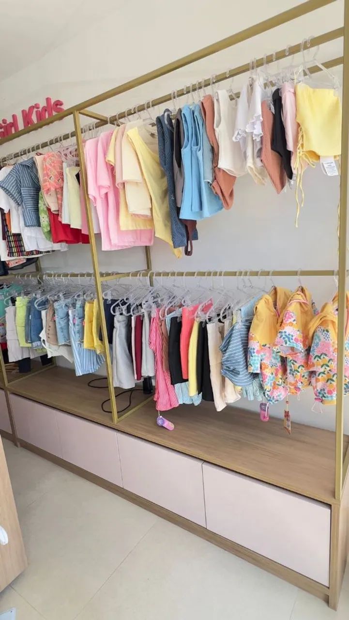Vende-se Expositor de Loja Infantil.