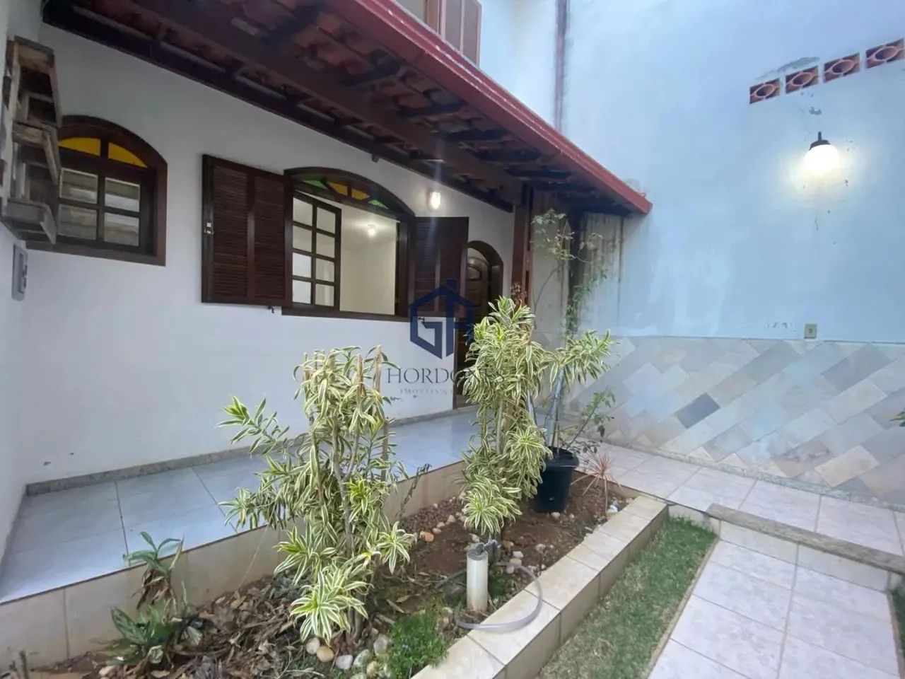 Casa Geminada 2 quartos 2 vagas Santa Rosa