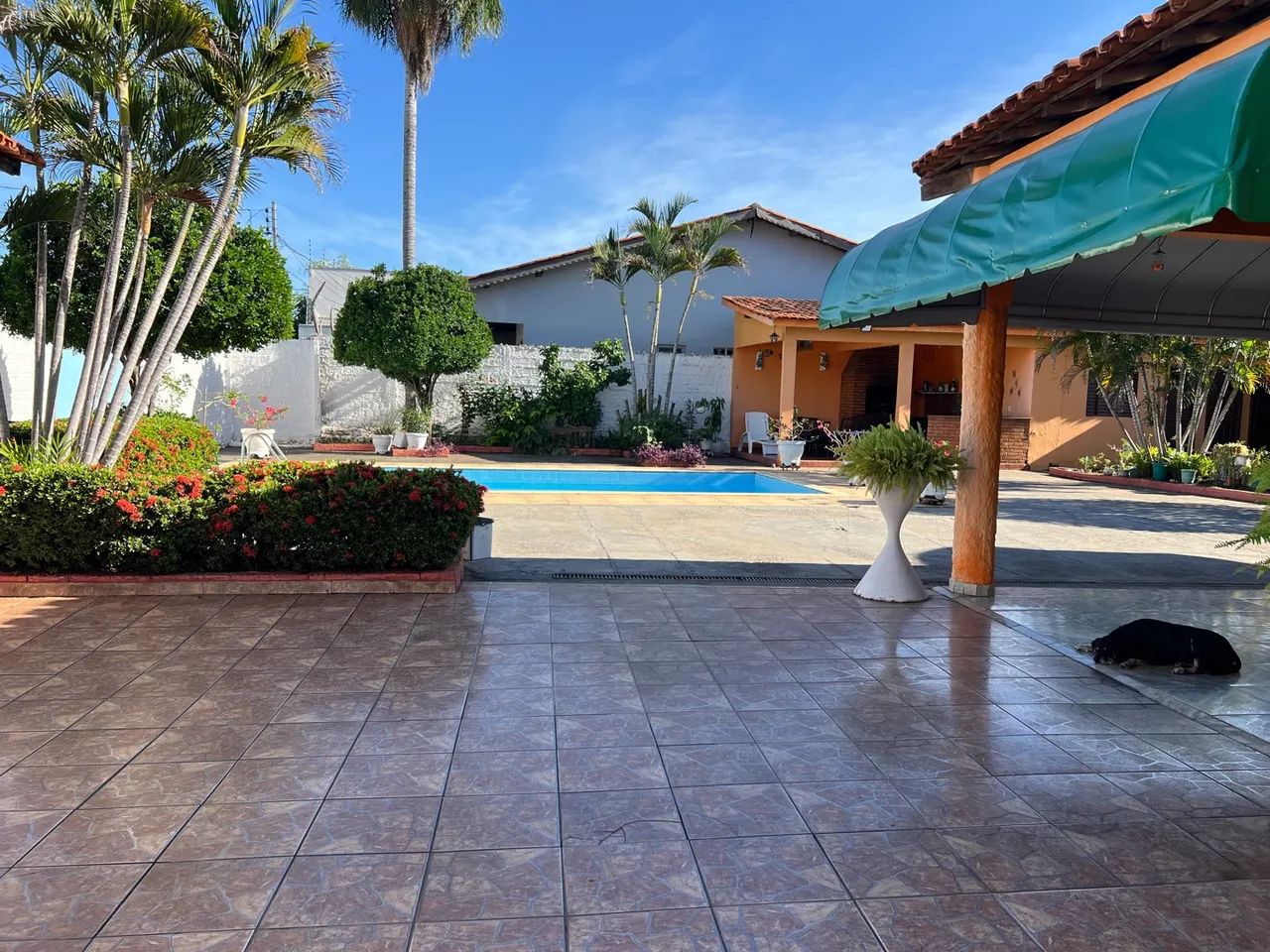 Vende-se ampla casa no Centro de Várzea Grande MT - Foto 4