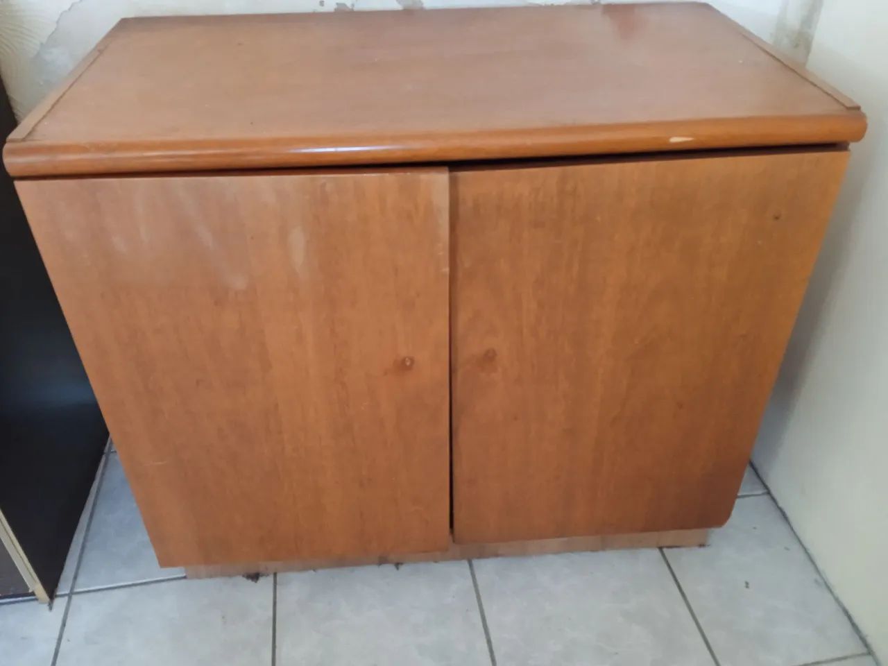 Armário de madeira em ótimo estado