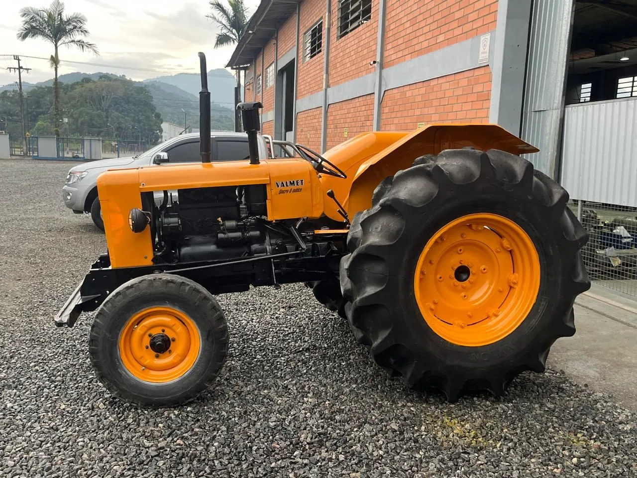 Trator Valmet 62 + implementos