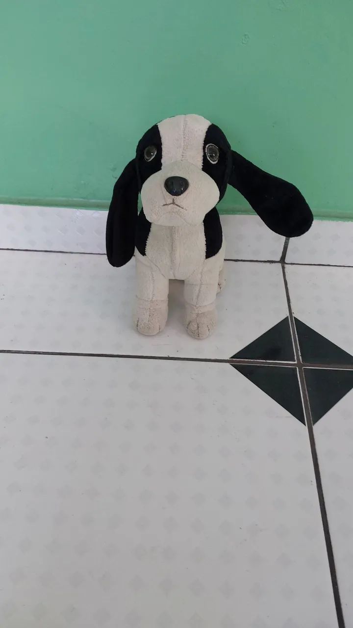 Cachorrinho de pelúcia 25cm