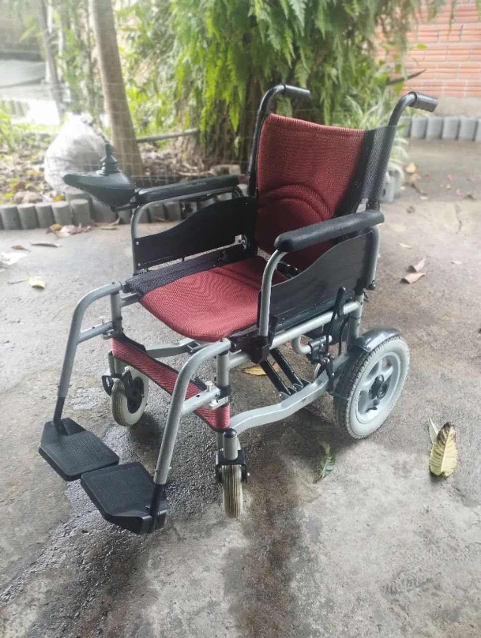 Cadeira de rodas motorizada usada - Foto 6