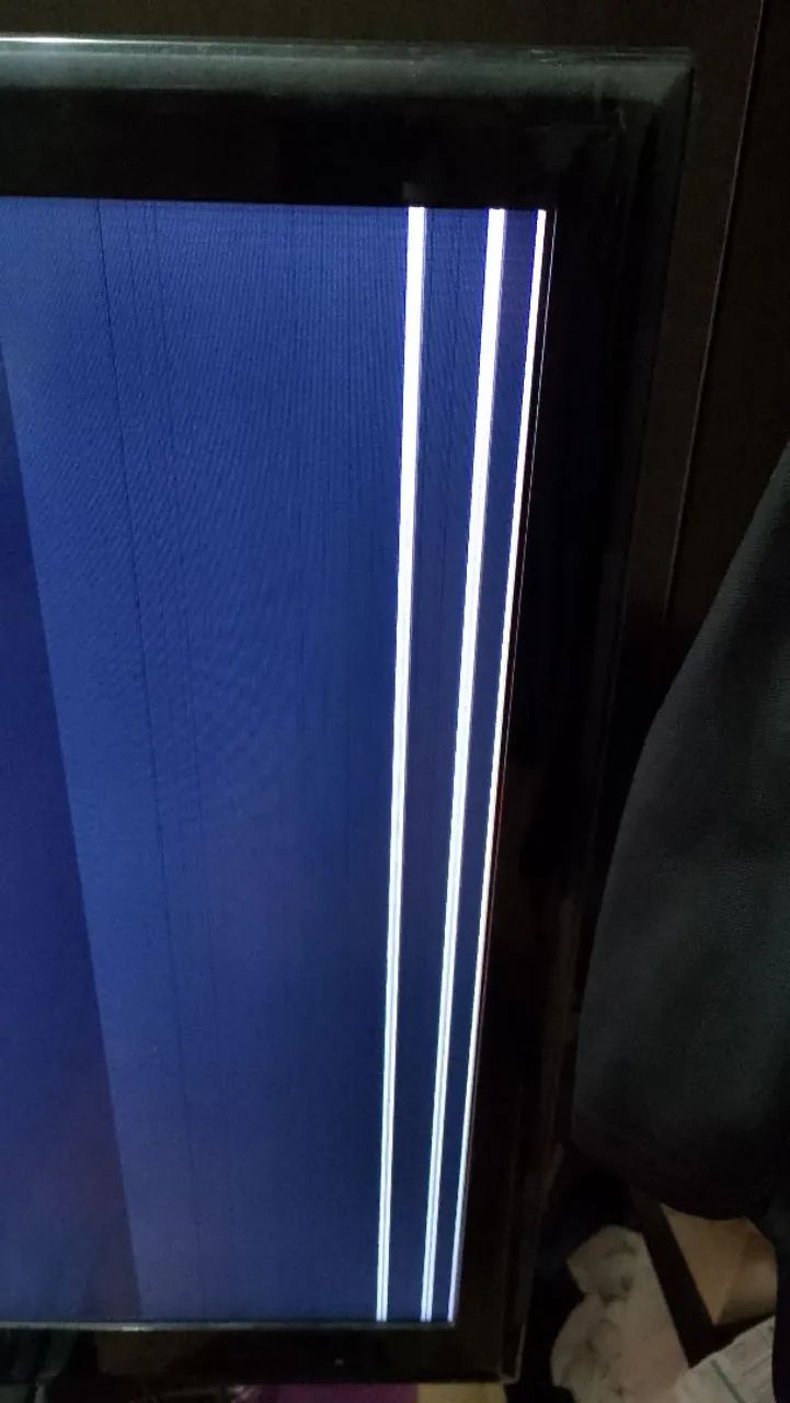 Televisão LG 49" com defeito na tela. Controle funcionando 