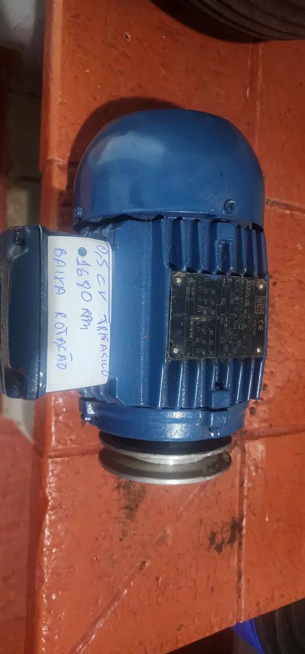 Motor Elétrico Trifásico WEG de 0,5 CV, baixa rotação  1.680 rpm, recem revisado.