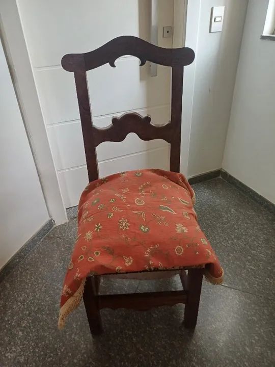 Cadeira e escritório