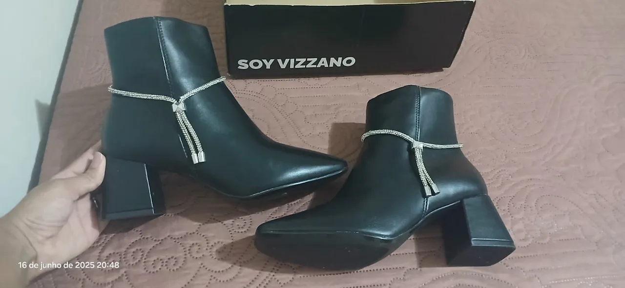 Bota Vizzano Cano médio salto grosso