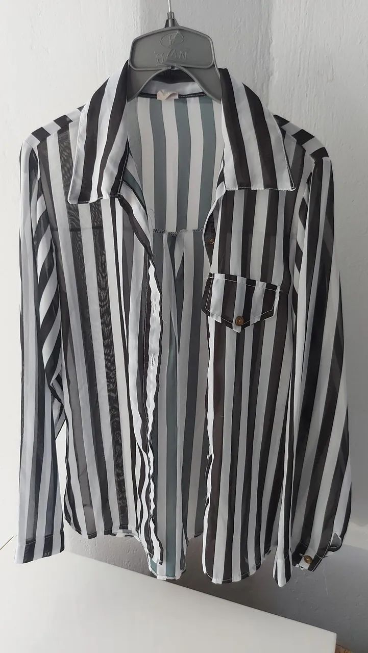 Blusa listrada branca e preta