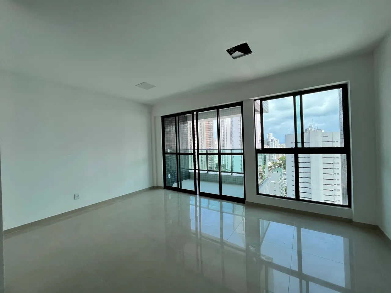 Aluguel em Boa Viagem | Apartamento de 03 quartos - Andar Alto - 2 vagas - 90m - Foto 2