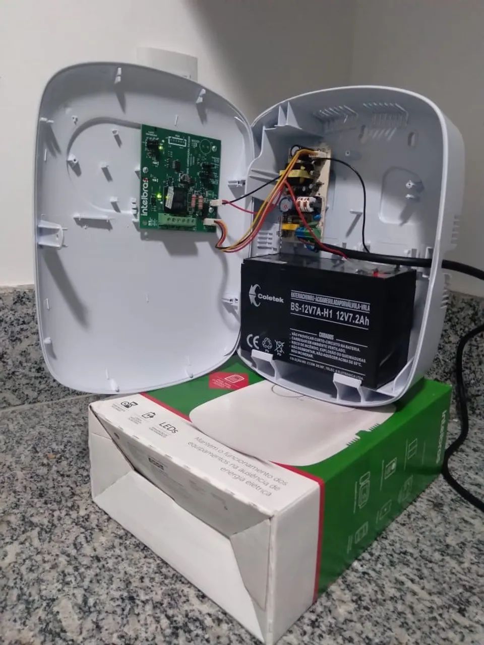Fonte Intelbras com bateria 12v