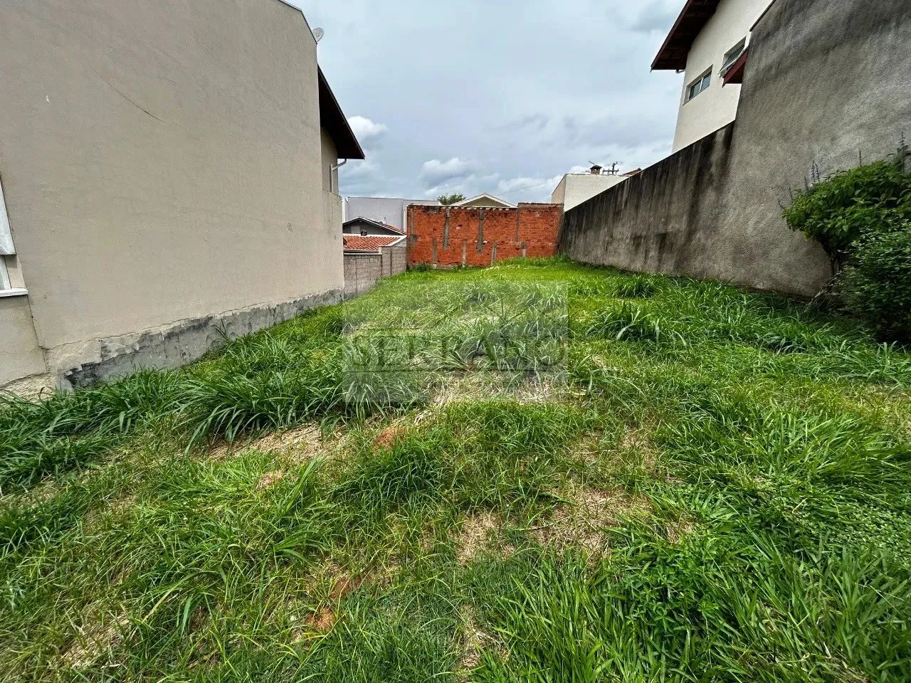 Terreno em Condomínio em Vinhedo-SP, Bairro Pinheirinho 250m² - Imperdível!