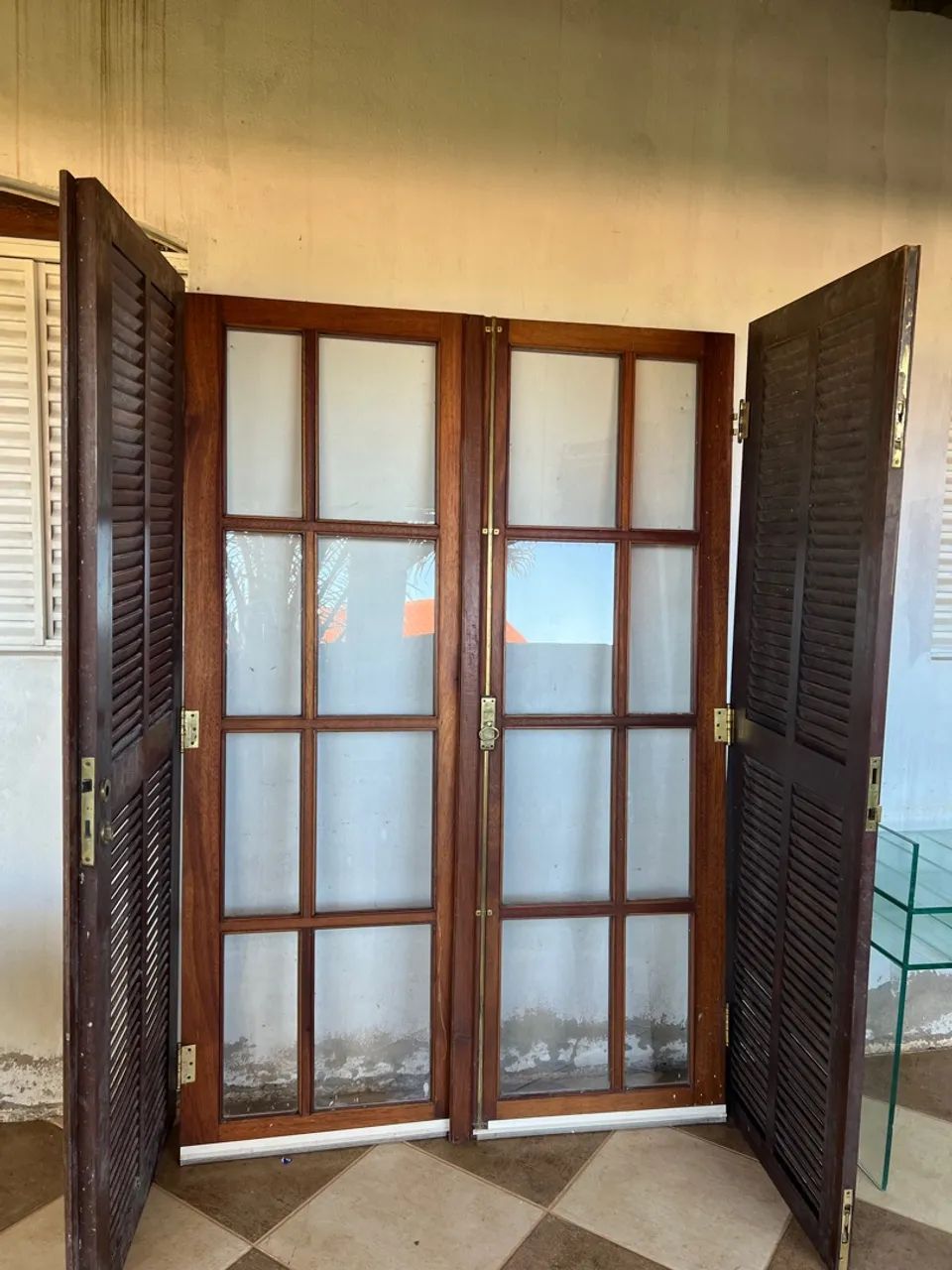 Porta dupla em madeira maciça maravilhosa  - Foto 5