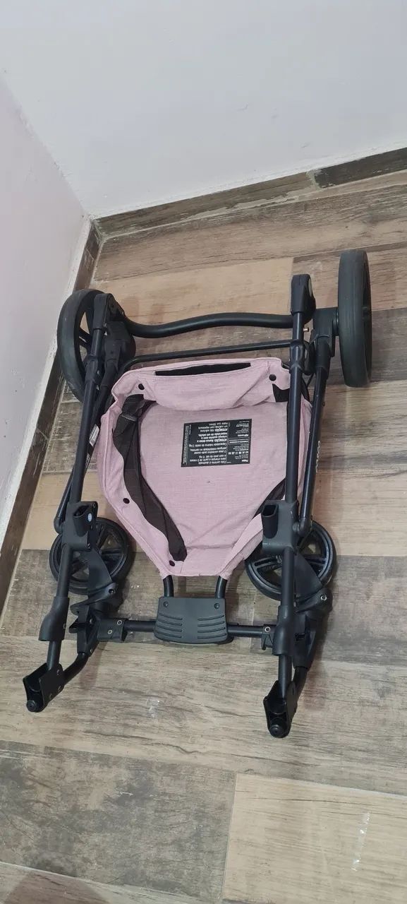Carrinho de bebê + bebê conforto seminovo - Foto 6