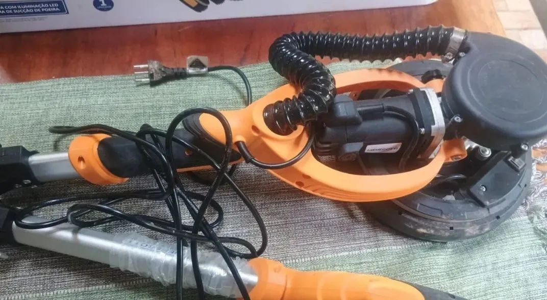 Lixadeira Elétrica Orbital 710W com Aspiração