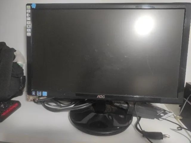 AOC 20-inch Widescreen Monitor in perfect working condition!64289272302081120