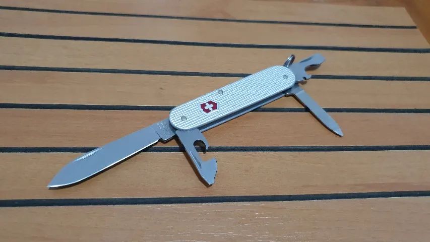 Canivete Suíço Victorinox Cadet Alox Prata
