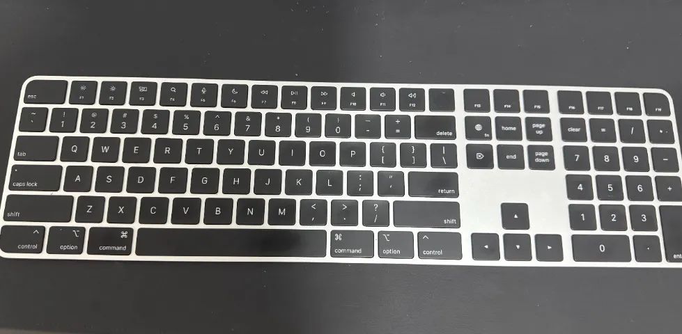 Macbook M3 8gb 256gb 47 ciclos + teclado e mouse apple - Foto 4