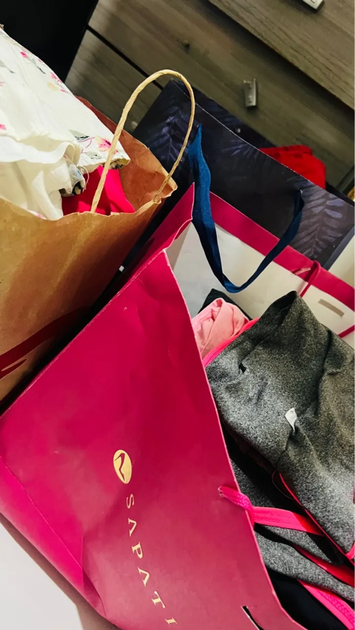 3 sacolas de roupas femininas