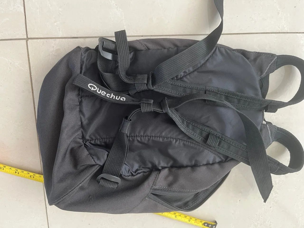 Mochila pequena preta Quechua - Foto 4