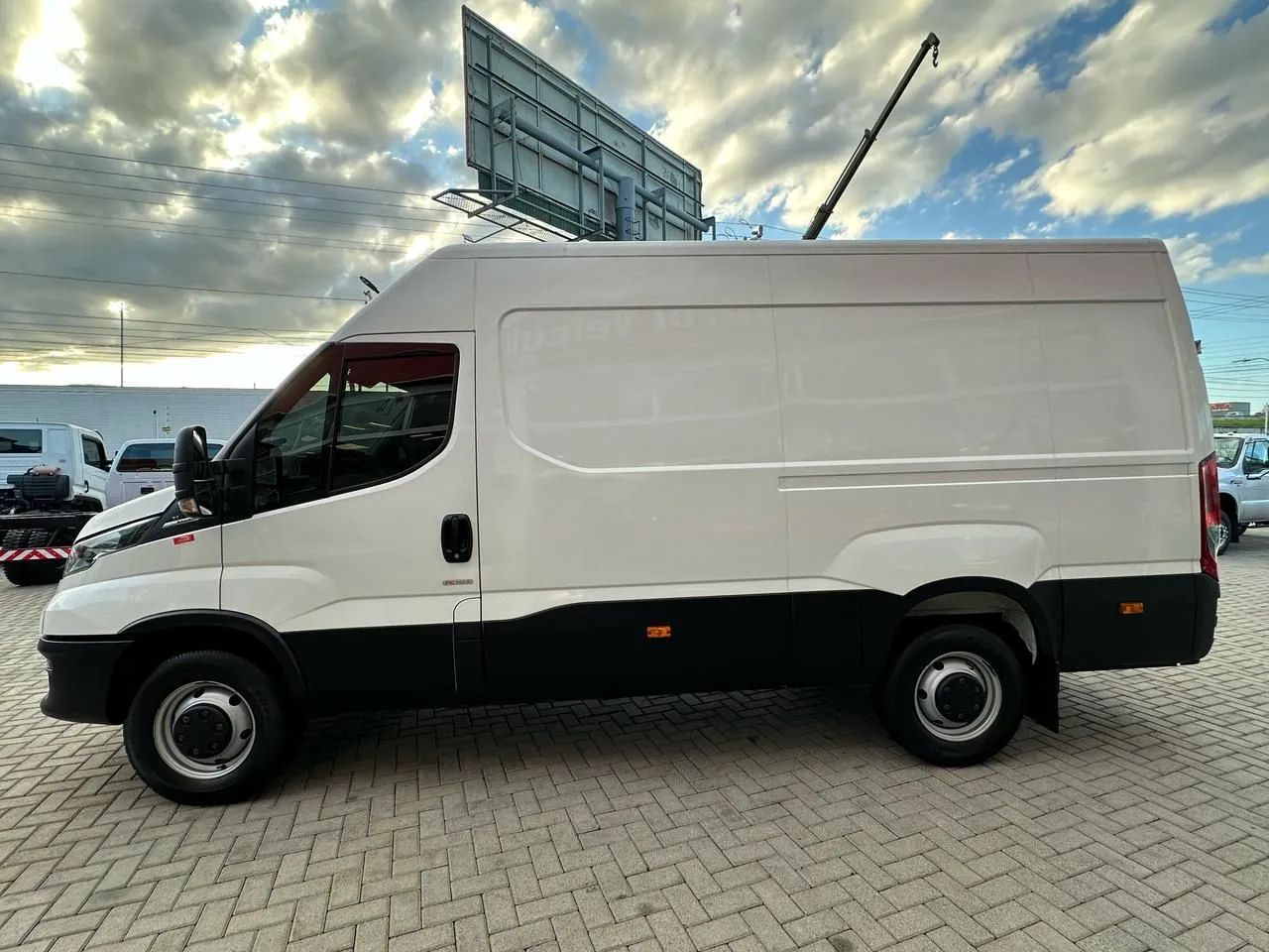 Iveco Daily 30 160 3.0 Longa Teto Alto (Diesel) Completa 2024 - Foto 4