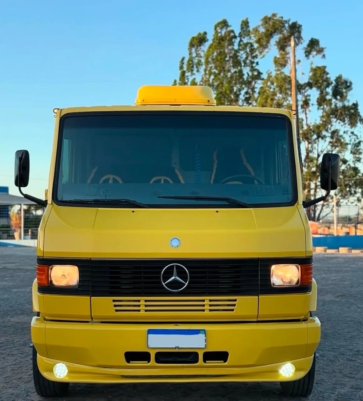 À venda caminhão Mercedes-Benz 710