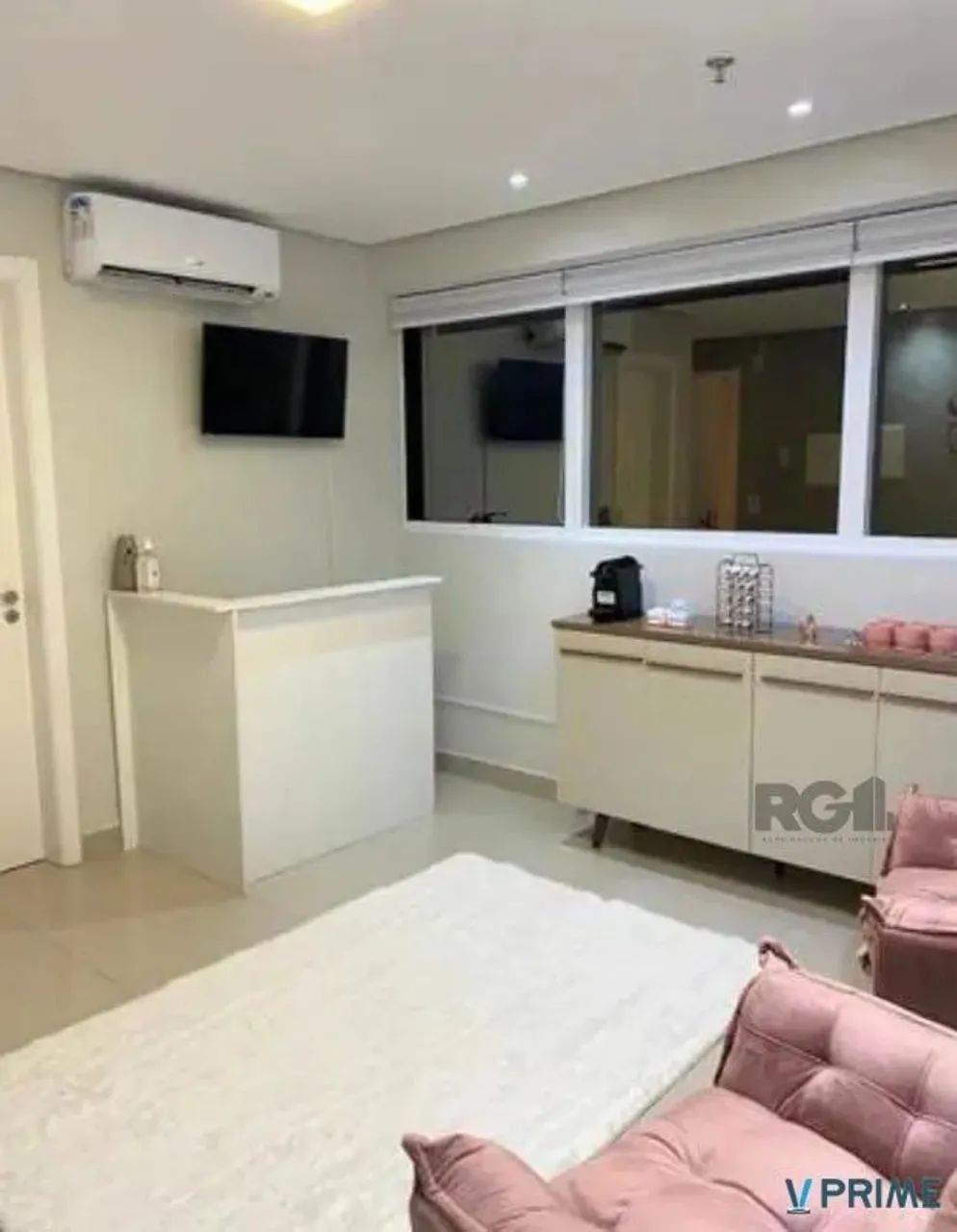 Sala comercial com 38m² de área privativa, bem localizada no Bairro Menino Deus