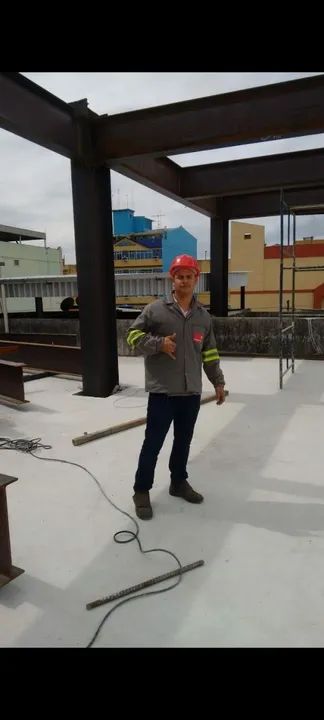 Soldador e serralheiro disponível 