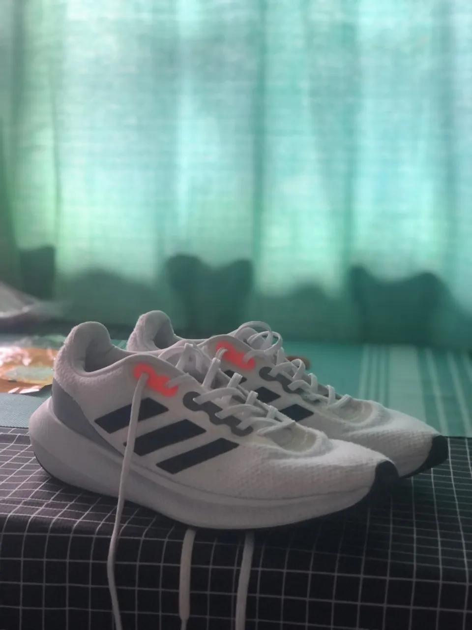 Tênis Adidas Branco com Detalhes