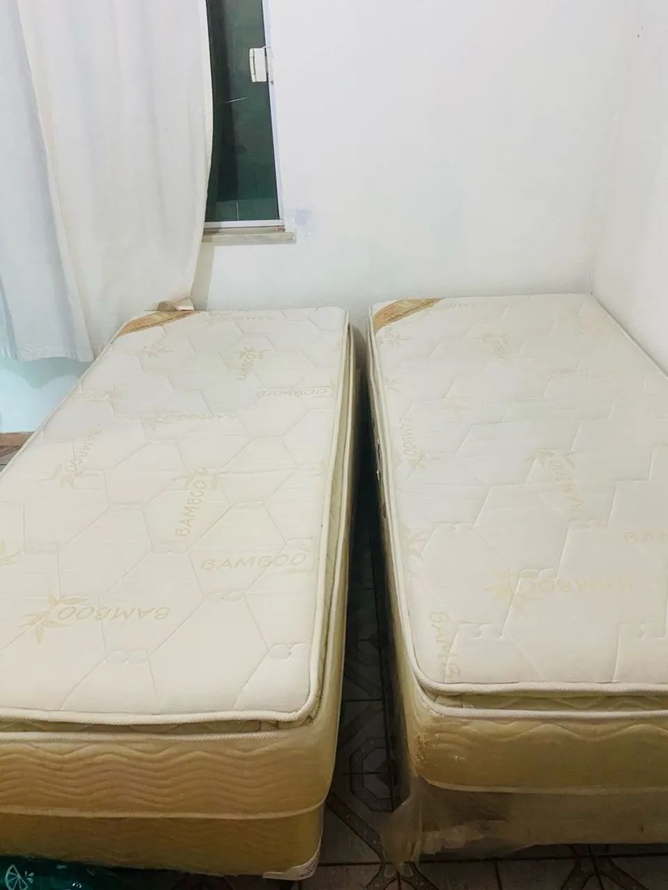 Cama box solteiro ( tenho duas )