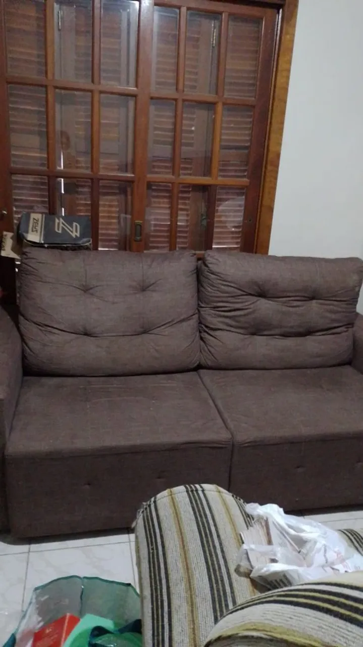 Sofá 2 lugares em tecido marrom