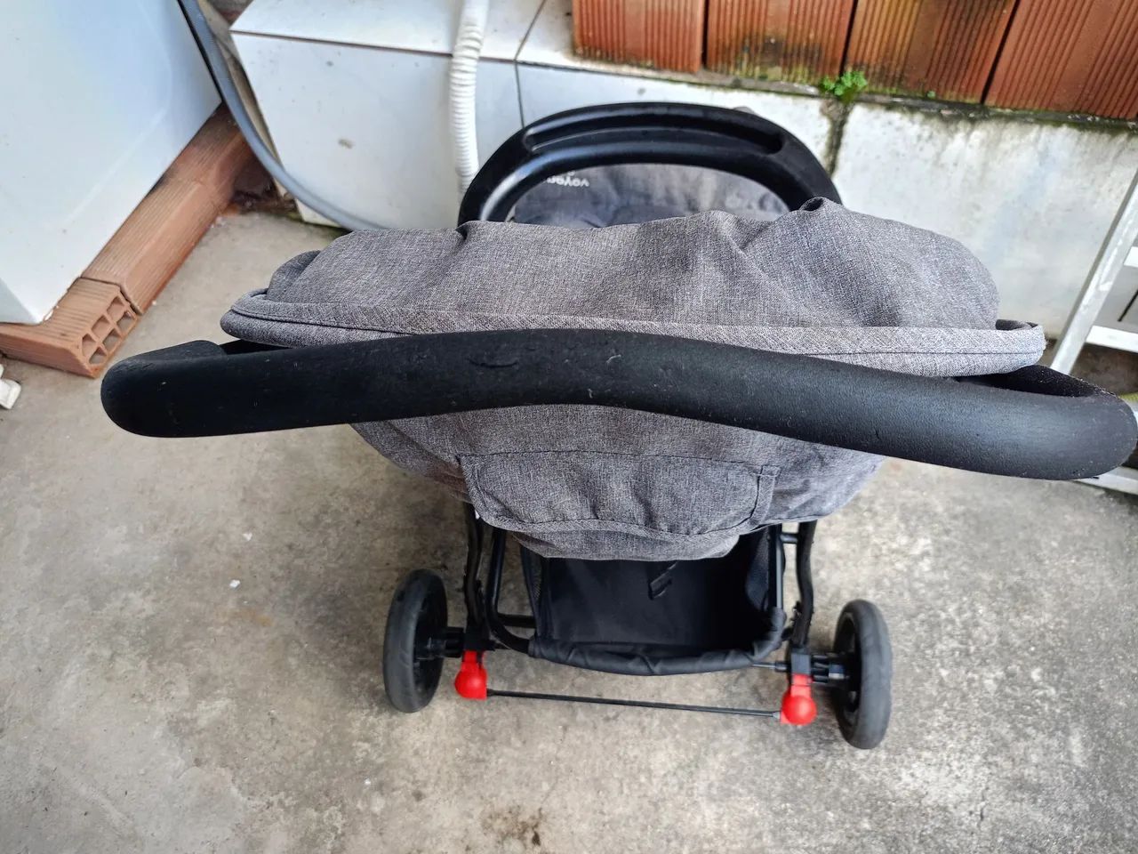 Carrinho de bebê Toyota cinza  - Foto 3