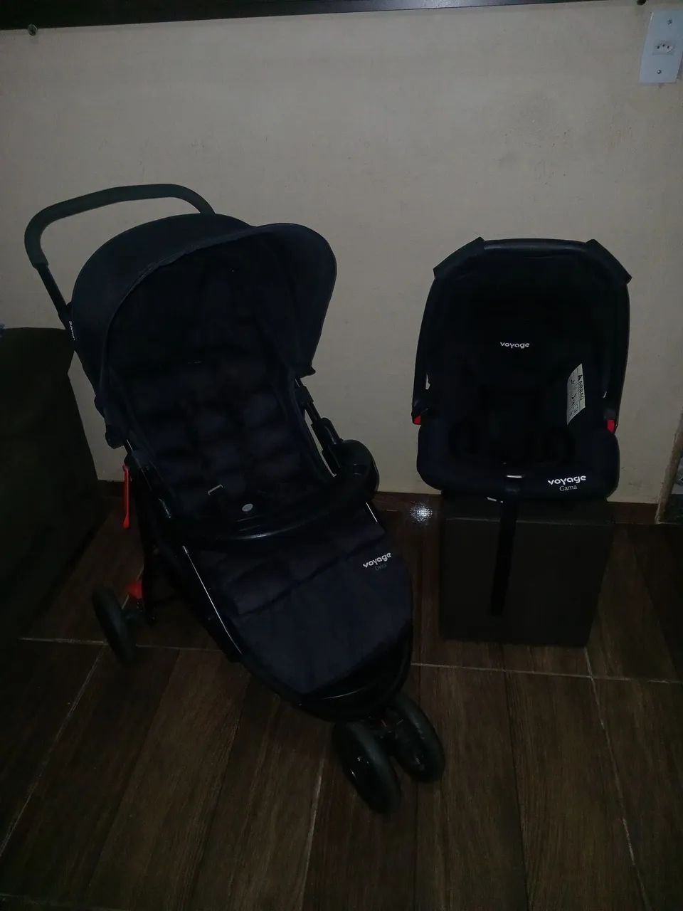 Carrinho de bebê e bebê conforto voyage ótimo estado entrego apenas em itapetininga-sp  - Foto 2
