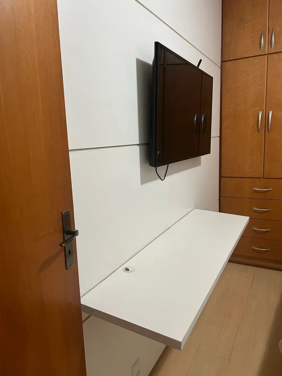 Painel MDF para suporte TV e bancada estudo - Foto 3