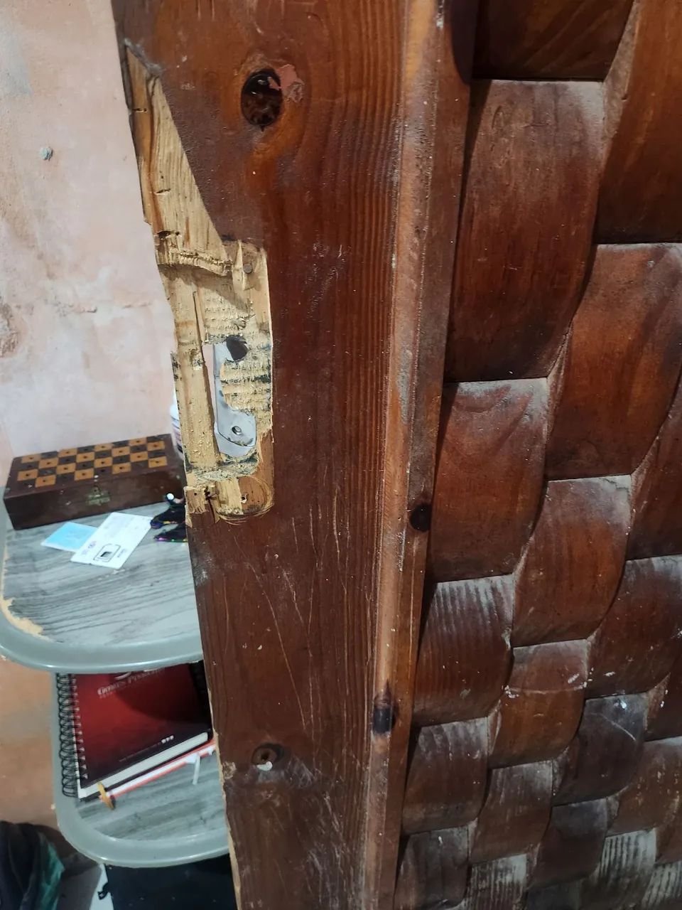 Porta em madeira maciça trabalhada65704305315971121