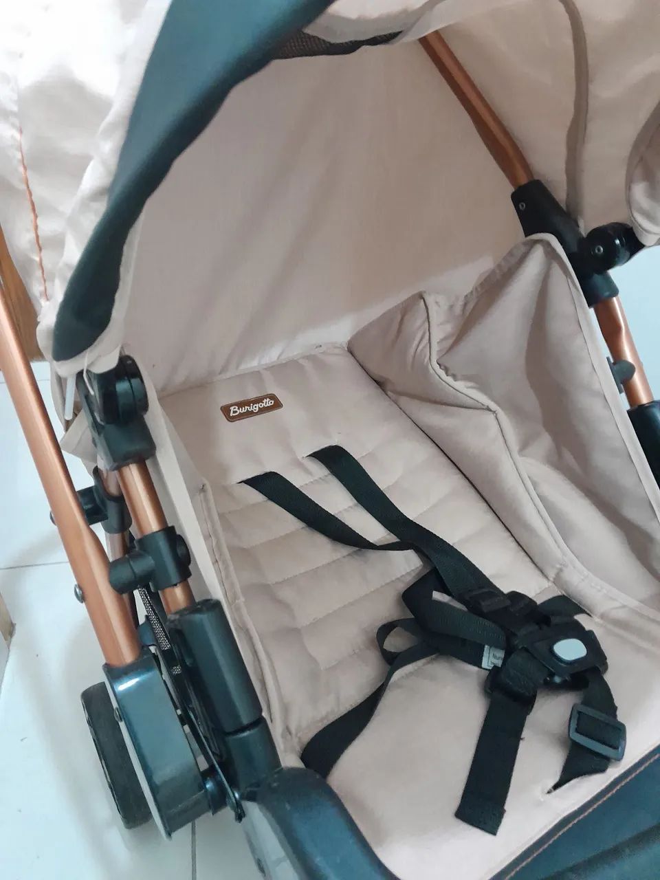 Carrinho de bebê com bebê conforto 