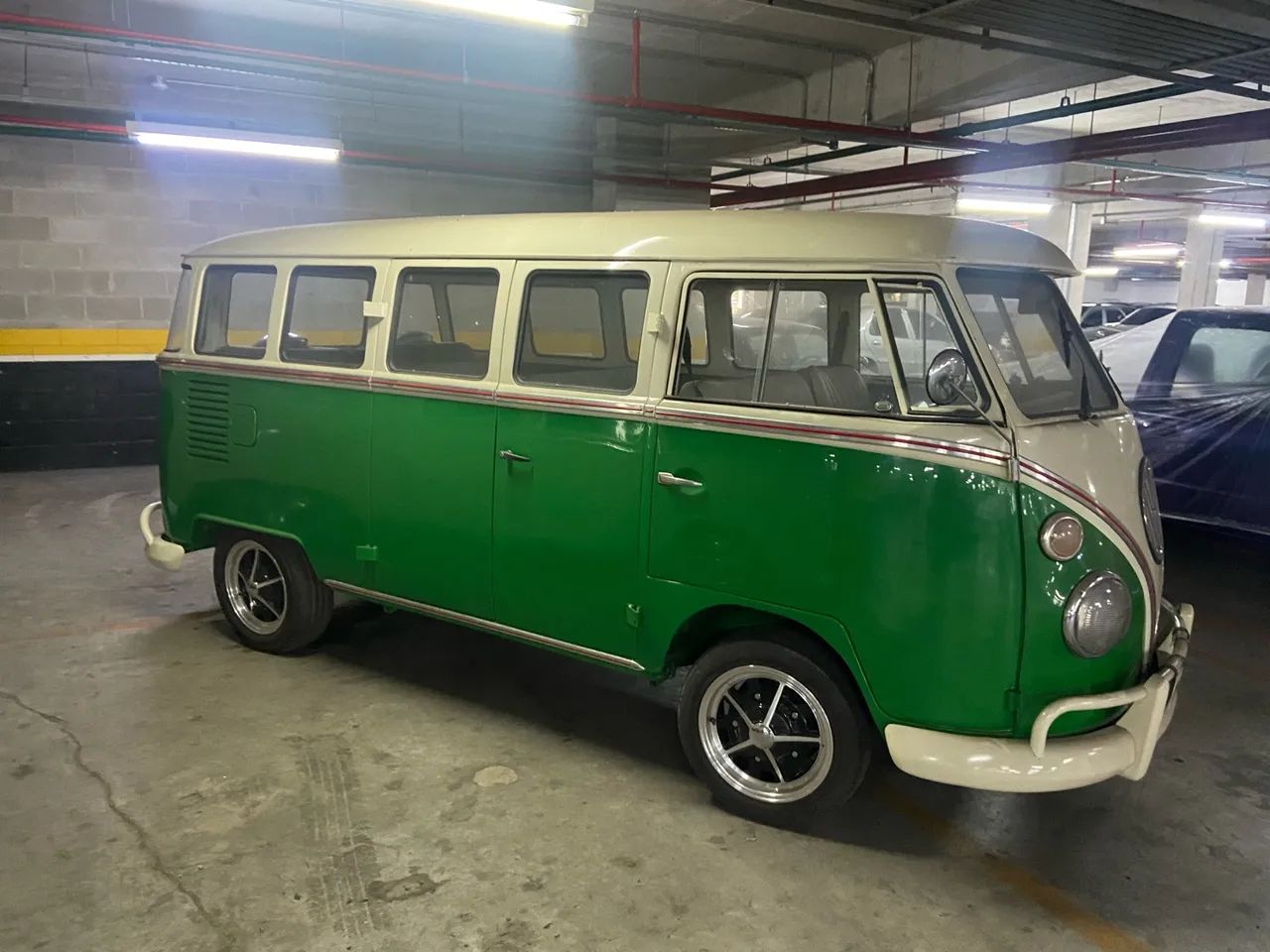 Volkswagen Kombi Standard/ Luxo/ Serie Prata 1973