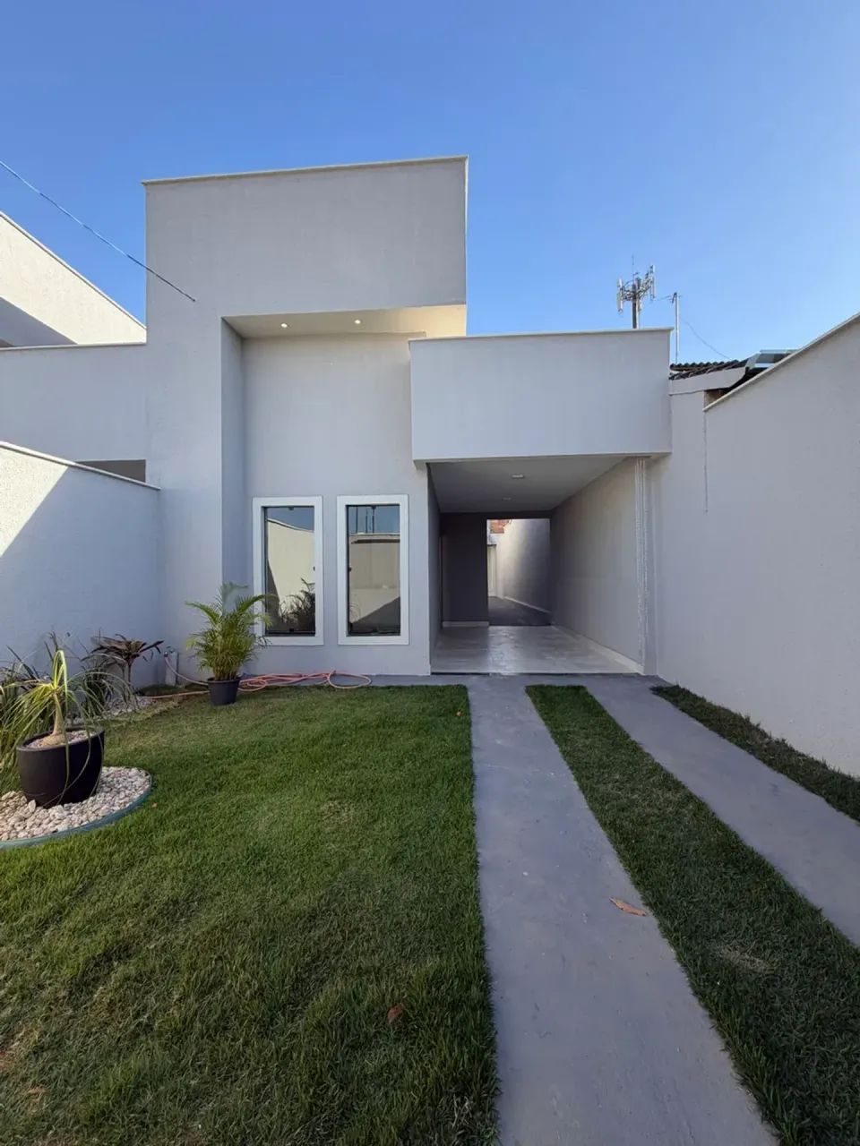 Casa 2/4 com suite - Região Central