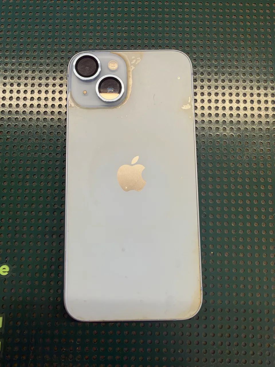 iPhone 14 em excelente estado de conservação.